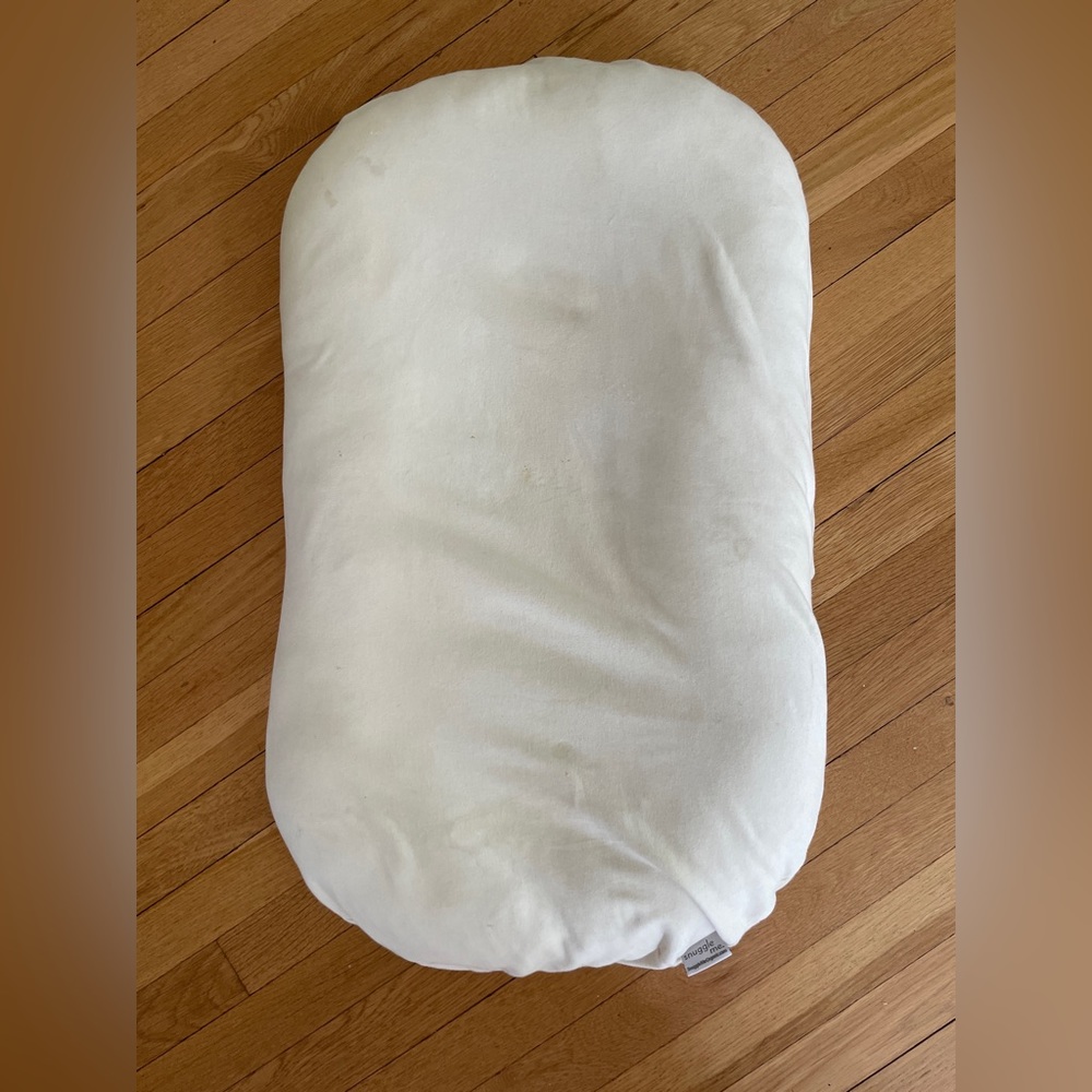 Snuggleme organic lounger in white